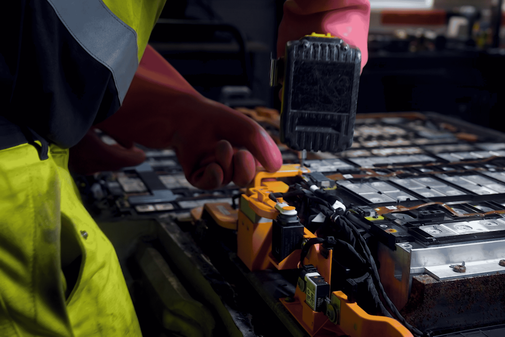 Dismentaling an EV battery pack