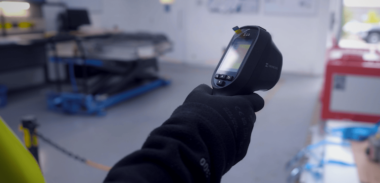 Monitoring the tempreature of lithium battery