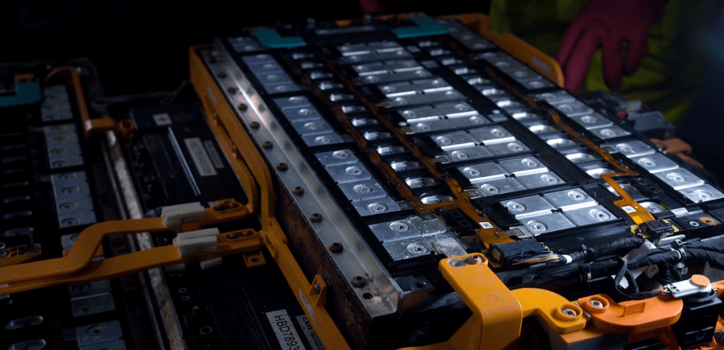 Disposing a lithium ion battery pack