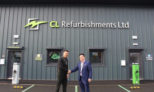 both of managing directors from Cellcycle and CL Refurbishment are shaking hand
